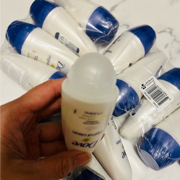 Dove Original Deodorant Roll-On. 4 x 1.7oz - Picture 1 of 2